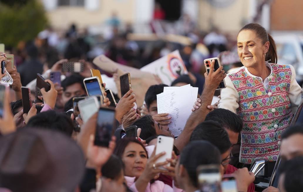 Sheinbaum Pardo realiza en Acatzingo la entrega de tarjetas de la Pensión Mujeres Bienestar