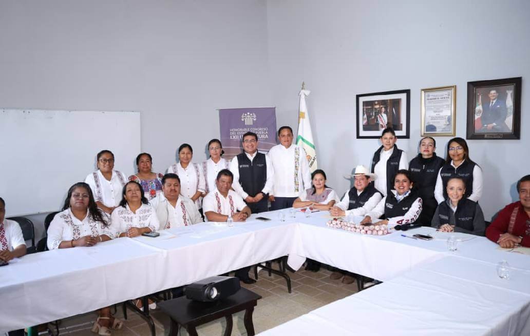 Congreso de Puebla entrega copia de decreto que declara al Municipio de San Gabriel Chilac como Capital del Ajo