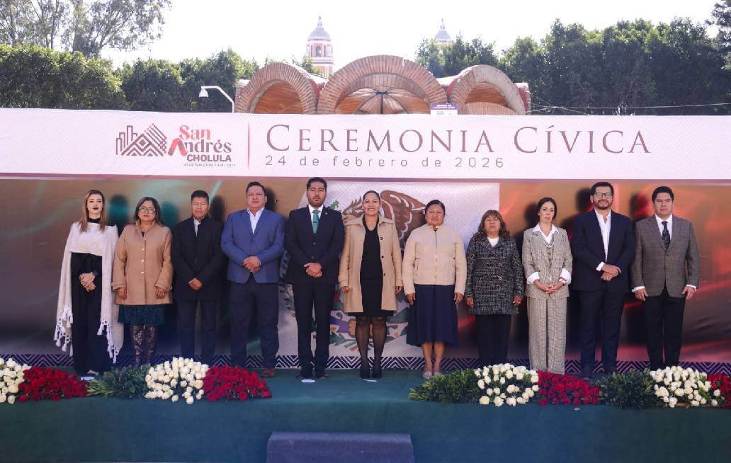 Encabeza Lupita Cuautle conmemoración del Día de la Bandera en San Andrés Cholula