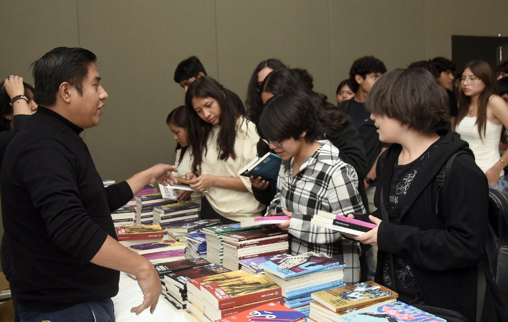 Forman BUAP y Fondo de Cultura Económica lectores responsables