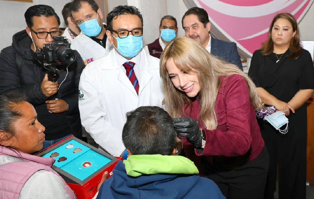 Niñas y niños poblanos escuchan por primera vez gracias al SEDIF