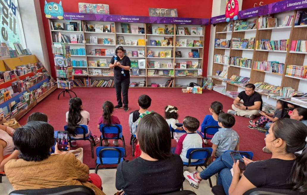 Recibe Librería CCU a niños en la “Hora mágica de los cuentos”