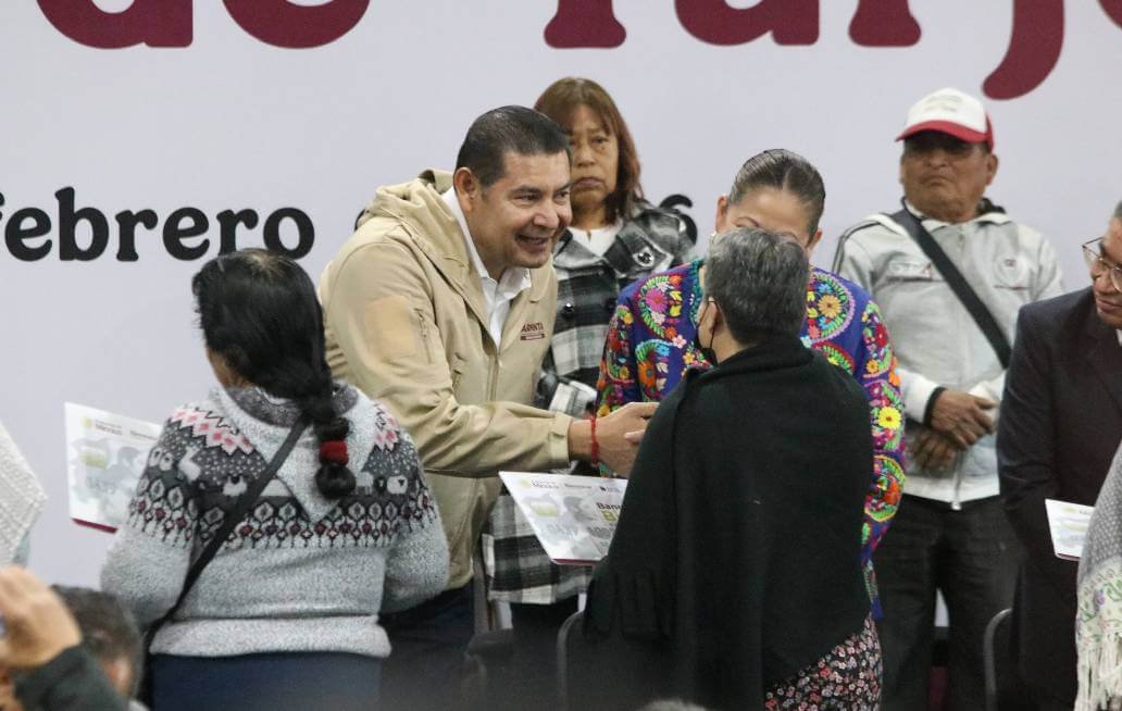 Reciben más de 770 mil poblanas y poblanos pensiones del Bienestar: Armenta
