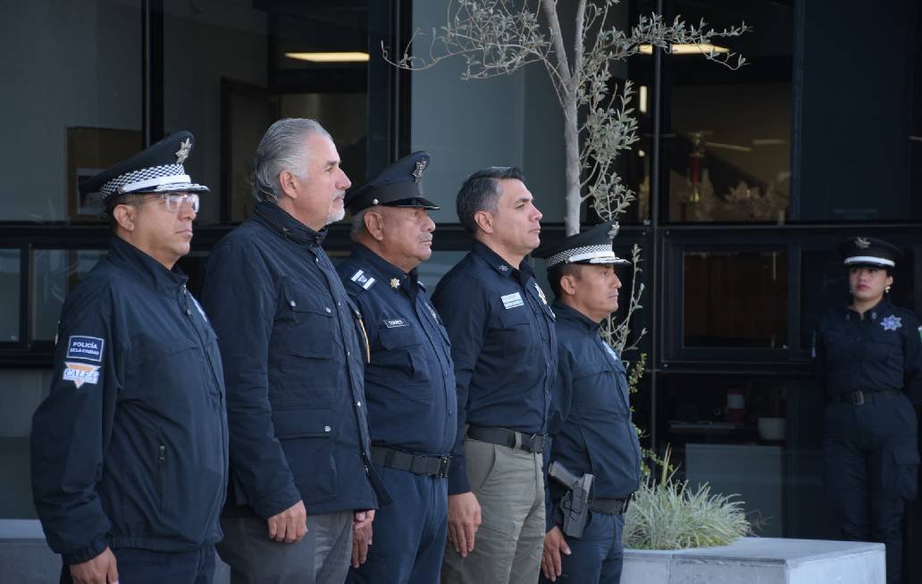 Gobierno de la Ciudad de Puebla honra retiro del comandante Alfonso Torres Arias