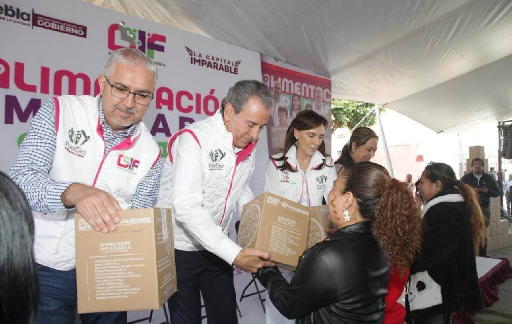 Chedraui y MariElise Budib recorren la capital entregando apoyos alimentarios a las familias poblanas Chedraui y MariElise Budib recorren la capital entregando apoyos