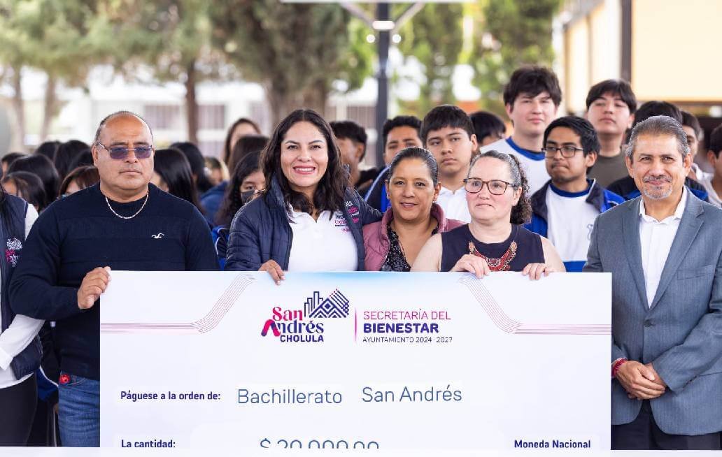  Entrega presidenta municipal de San Andrés Cholula apoyos
