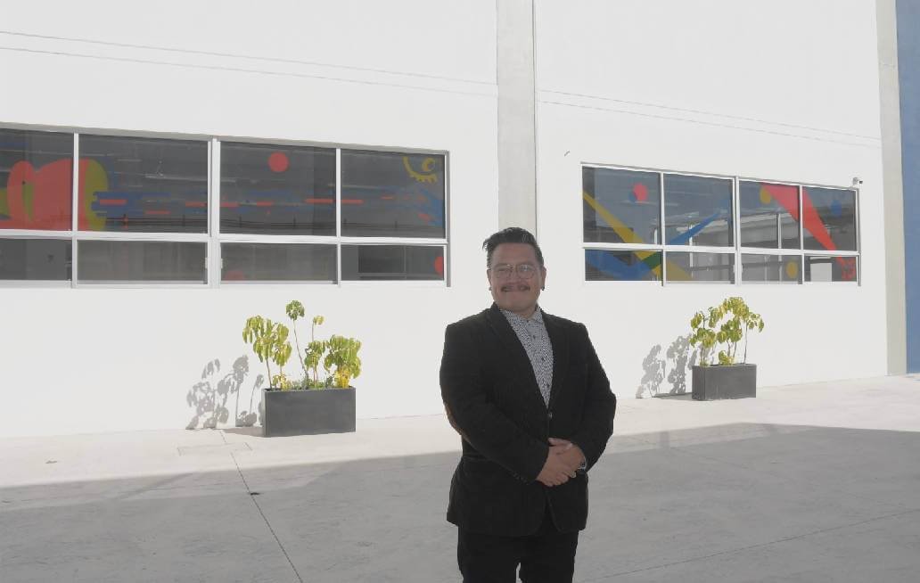 Estudiantes BUAP plasman creatividad en edificios de CU2