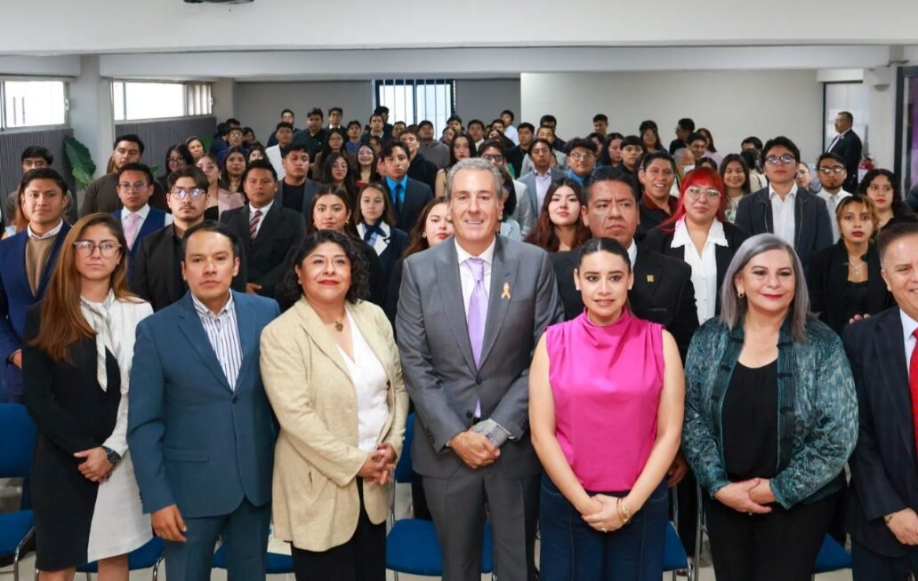 Chedraui impulsa el talento juvenil con el 2° Concurso de Oratoria “Imparables con Voz” Chedraui impulsa el talento juvenil con el 2° Concurso de Oratoria “Imparables con Voz”