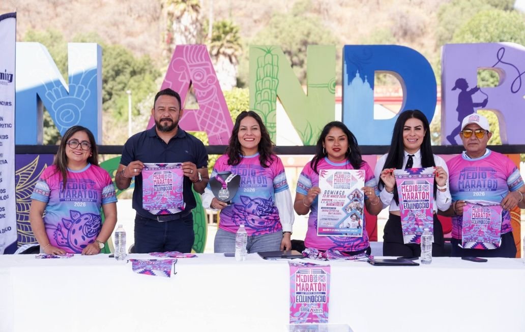 Presentan playera y medalla del Medio Maratón San Andrés Cholula, Equinoccio 2026 Presentan playera y medalla del Medio Maratón San Andrés Cholula, Equinoccio 2026