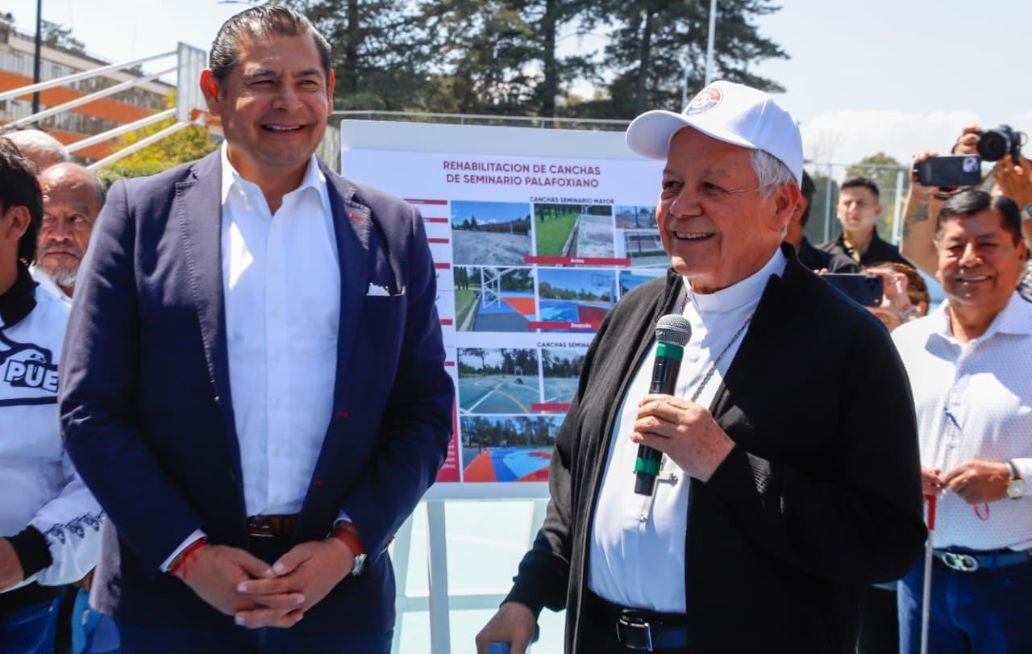 Inauguran las canchas deportivas el Seminario Palafoxiano Inauguran las canchas deportivas el Seminario Palafoxiano