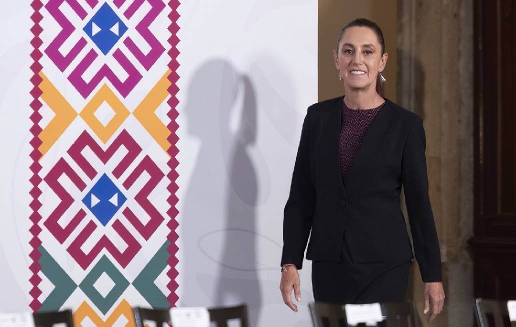  Sheinbaum recibe a más de 100 directores y directoras ejecutivos