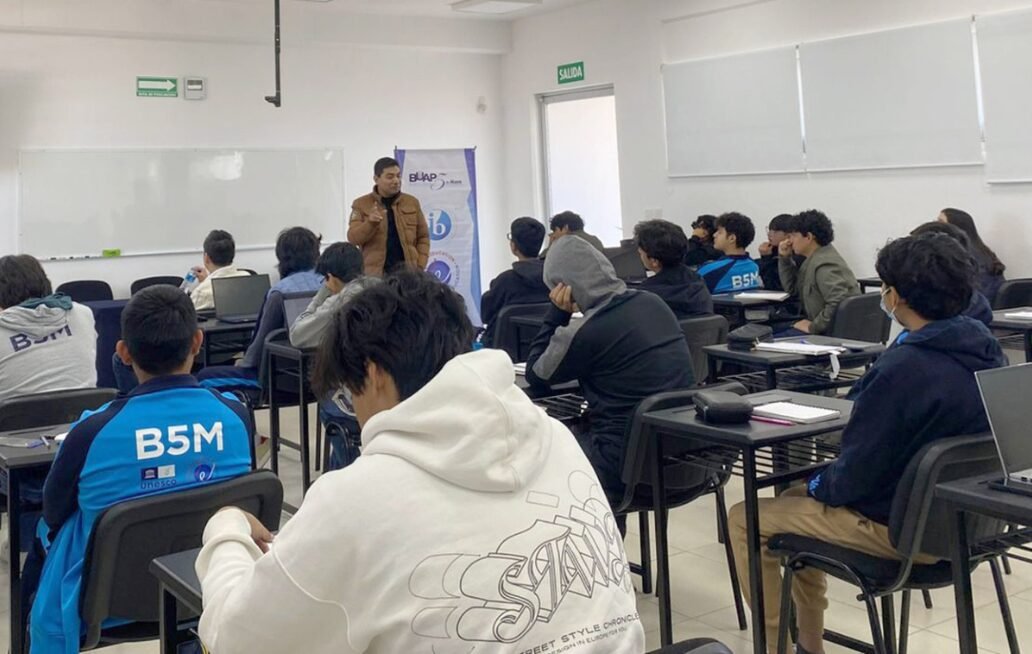 Participa B5M de la BUAP en clase maestra internacional sobre Física de partículas Participa B5M de la BUAP en clase maestra internacional sobre Física de partículas