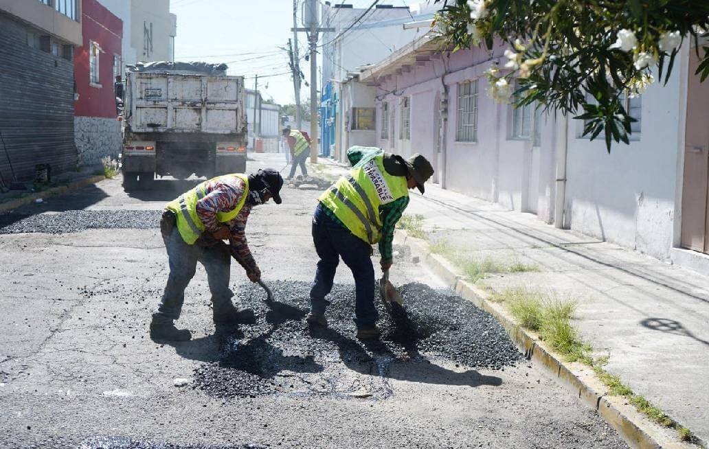Chedraui refuerza acciones de bacheo en la colonia Belisario Domínguez Chedraui refuerza acciones de bacheo en la colonia Belisario