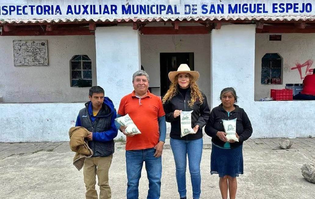 Cumple Paola Ruiz García, delegada de «Leche para el Bienestar», compromiso histórico en San Miguel Espejo Cumple Paola Ruiz García, delegada de "Leche para el Bienestar"