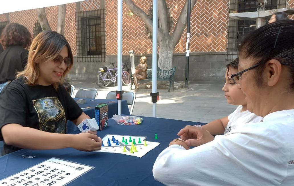 Realiza FCFM Tercera Feria de las Matemáticas Realiza FCFM Tercera Feria de las Matemáticas