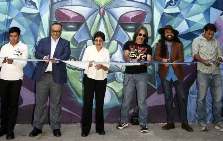 Inaugura Rectora Lilia Cedillo mural en la Facultad de Medicina