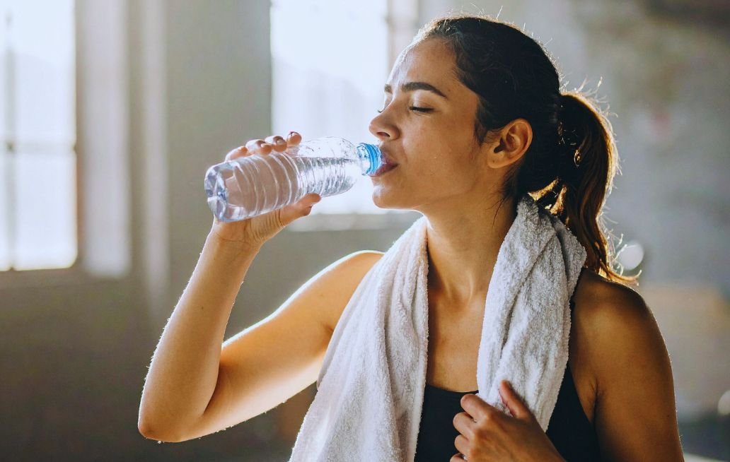 7 alternativas para hidratarte además del agua