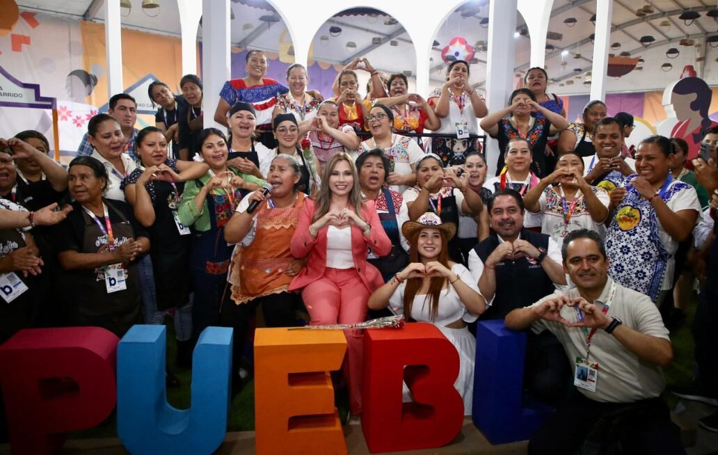 Reconoce presidenta del Patronato del SEDIF Puebla a productoras gastronómicas Reconoce presidenta del Patronato del SEDIF Puebla a productoras gastronómicas