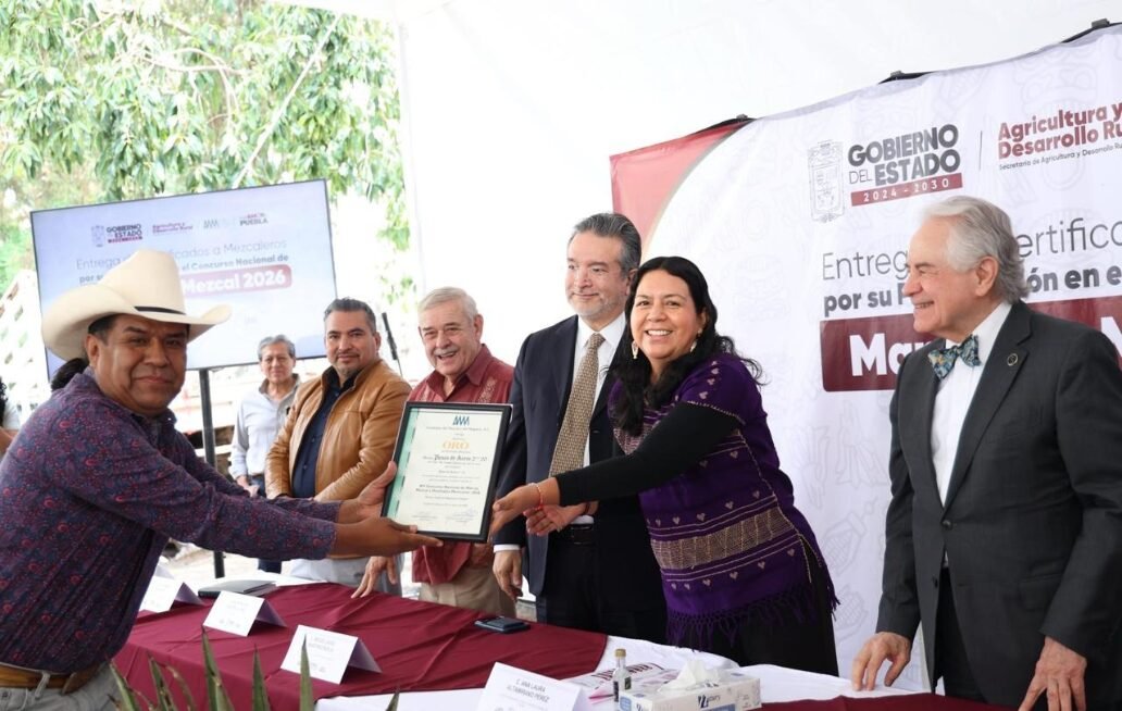 Puebla consolida liderazgo nacional en producción de mezcal con 91 medallas Puebla consolida liderazgo nacional en producción de mezcal con 91 medallas