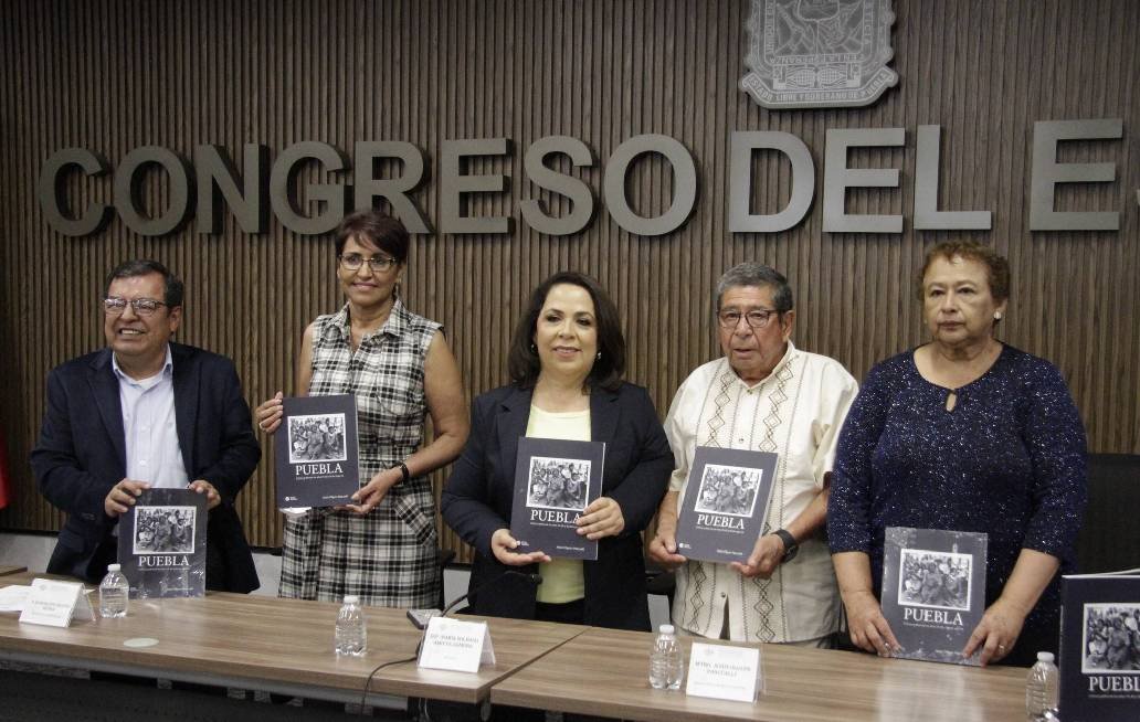 Presentan en el Congreso del Estado el libro “Puebla, Crónica Gráfica de los años 70, 80 y 90 del siglo XX” Presentan en el Congreso del Estado el libro Puebla, Crónica