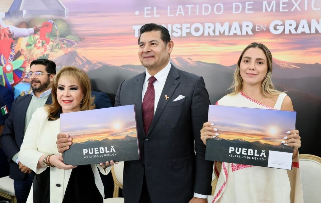 Libro «Puebla, el Latido de México», proyecta riqueza cultural y turística del estado. Libro «Puebla, el Latido de México», proyecta riqueza cultural y turística del estado.