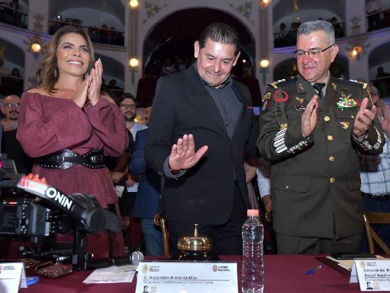 al dirigirse al publico