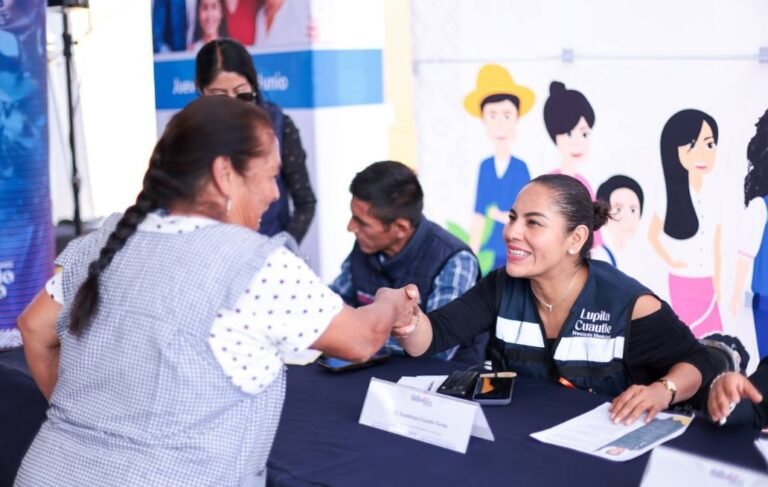 Acerca presidenta San Andrés Cholula atención integral a familias de San Francisco Acatepec