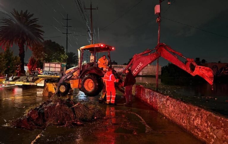 Avanza atención a zonas afectadas por lluvia en Puebla Capital