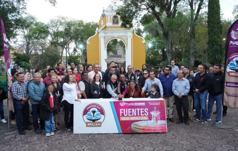 Entrega Gobierno de la Ciudad de Puebla mantenimiento de la fuente del Parque de Santiago