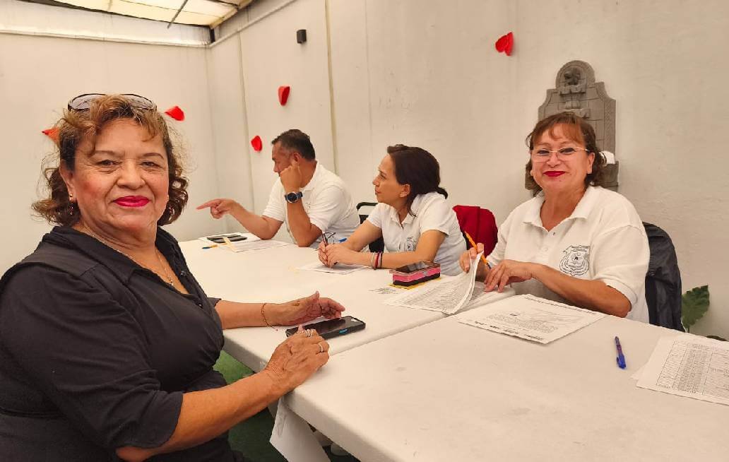 Entrega sindicato de burócratas apoyos a jubilados y pensionados Entrega sindicato de burócratas apoyos a jubilados
