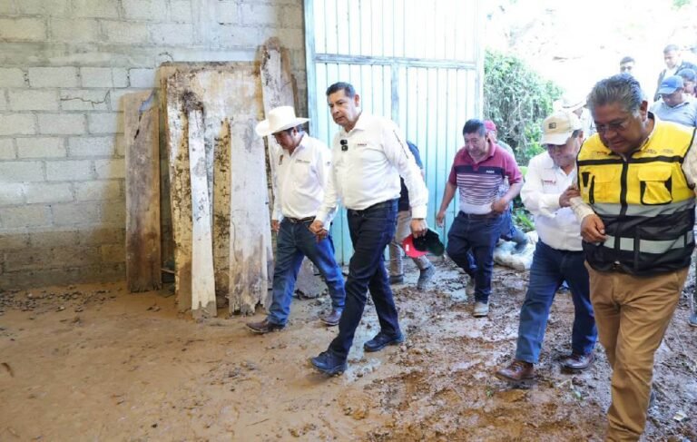 Gobierno de Puebla despliega maquinaria y apoyos sociales para atender emergencia en la Sierra Negra