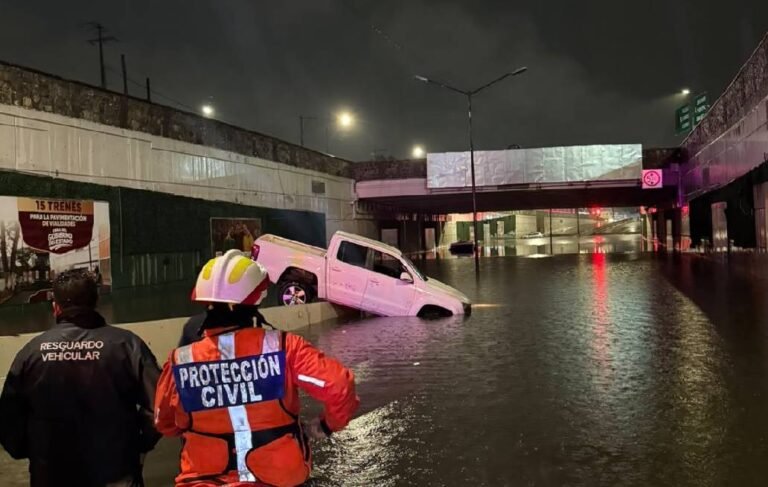 Inundaciones, autos varados, ríos desbordados y negocios afectados, saldo de intensa lluvia en ZM de Puebla