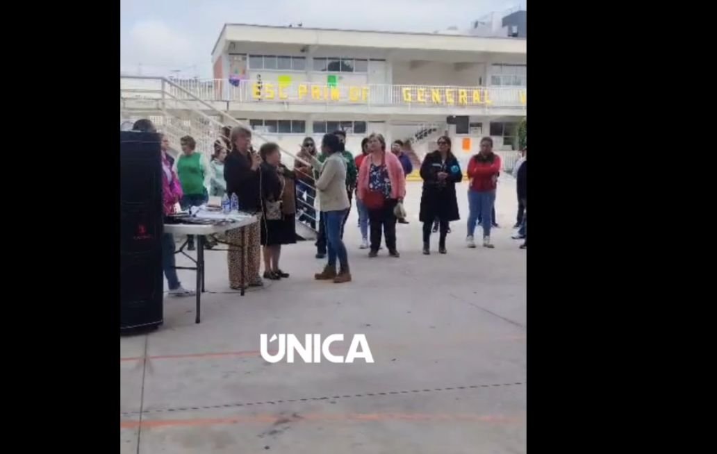 Padres de primaria Vicente Guerrero de San Martín Texmelucan exigen destitución de directora primaria vicente guerrero