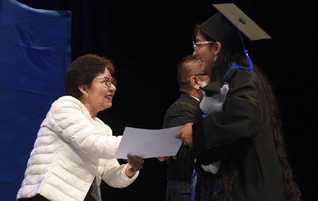 Preside Rectora Lilia Cedillo graduación del Bachillerato