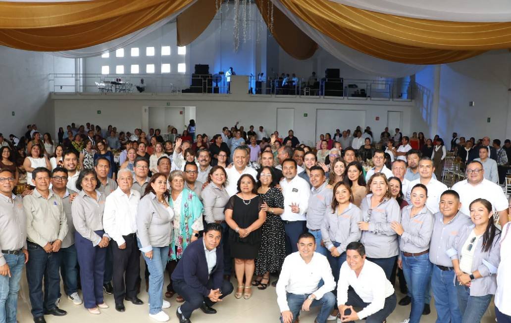 Reconoce SNTE 51 la trayectoria de docentes de Tehuacán Reconoce SNTE 51 la trayectoria de docentes de Tehuacán