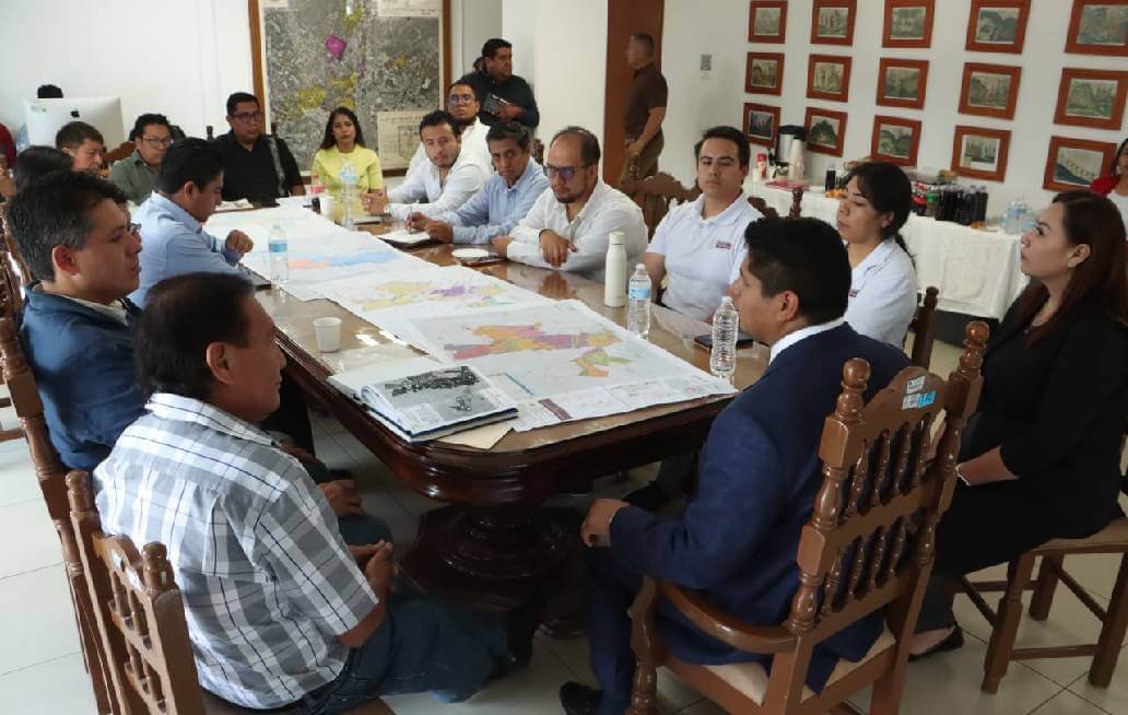 Sostiene Omar Muñoz mesa con cronistas y especialistas en límites territoriales Sostiene Omar Muñoz mesa con cronistas y especialistas