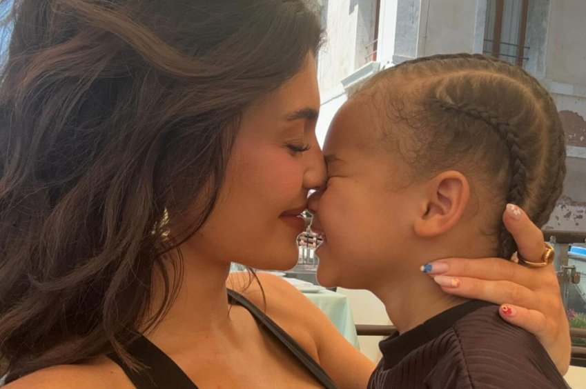Kylie Jenner y su hijo Aire Webster