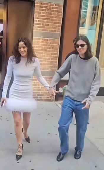 Rosalía confirma su relación con la modelo Loli Bahía