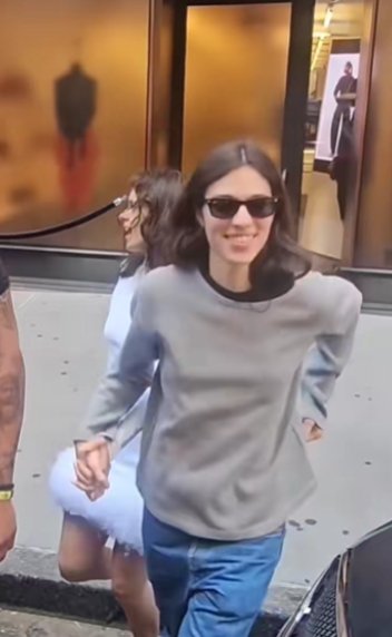 Rosalía confirma su relación con la modelo Loli Bahía