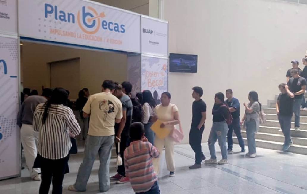 Apoya BUAP la educación a través de la feria Plan Becas 2026 Apoya BUAP la educación a través de la feria Plan Becas 2026