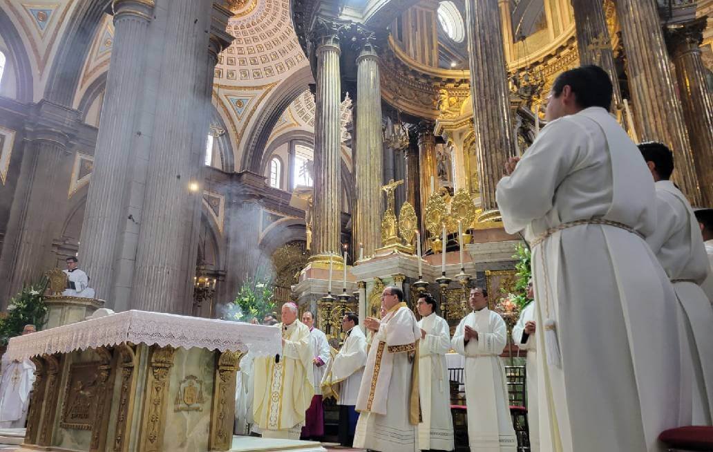 Con fe y esperanza, la Arquidiócesis de Puebla ordena a un sacerdote y diez diáconos Con fe y esperanza, la Arquidiócesis de Puebla ordena