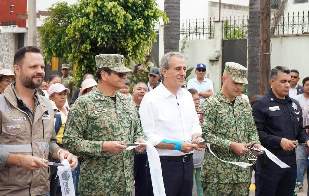Entrega Chedraui rehabilitación vial en la Junta Auxiliar Ignacio Zaragoza, con el Tren Capitalino de Pavimentación Entrega Chedraui rehabilitación vial en la Junta Auxiliar