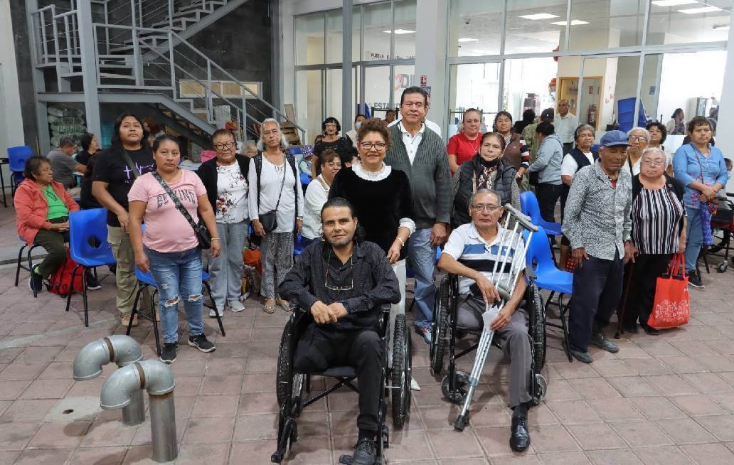 Entrega SMDIF aparatos funcionales para mejorar