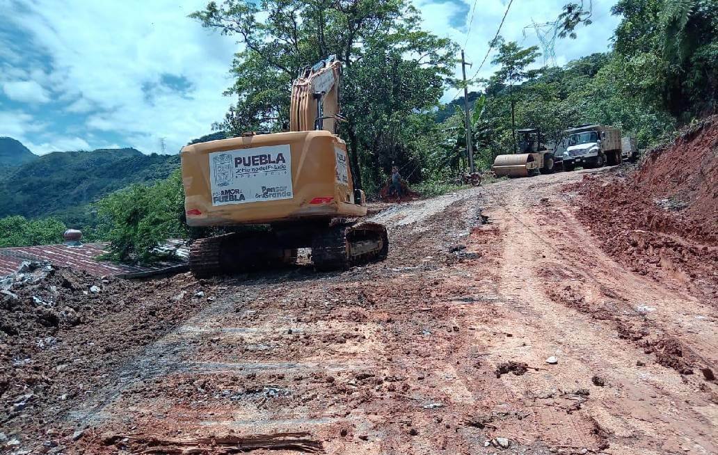 Gobierno de Puebla repara daño al tramo carretero Azumbilla