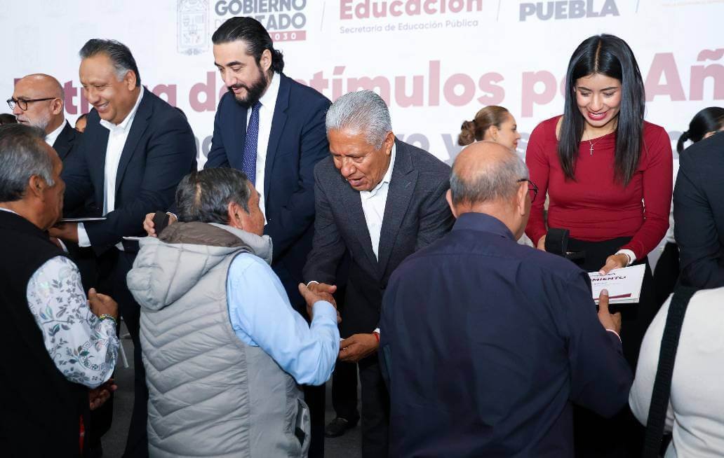 La SEP otorga reconocimiento a empleados administrativos que cumplieron 10 y hasta 50 años de servicio La SEP otorga reconocimiento a empleados