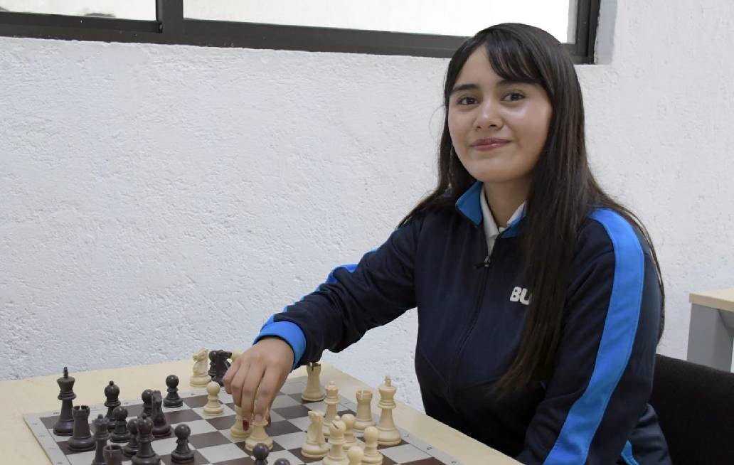 Obtiene alumna BUAP medalla de plata en ajedrez Obtiene alumna BUAP medalla de plata en ajedrez