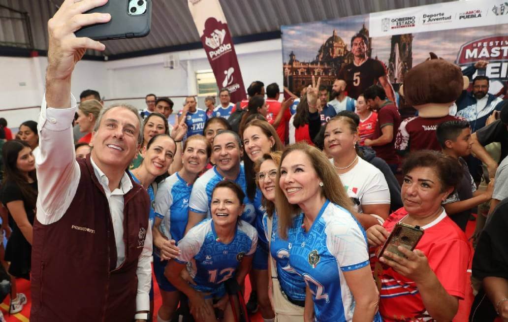 Pepe Chedraui sostiene encuentro con equipos poblanos rumbo