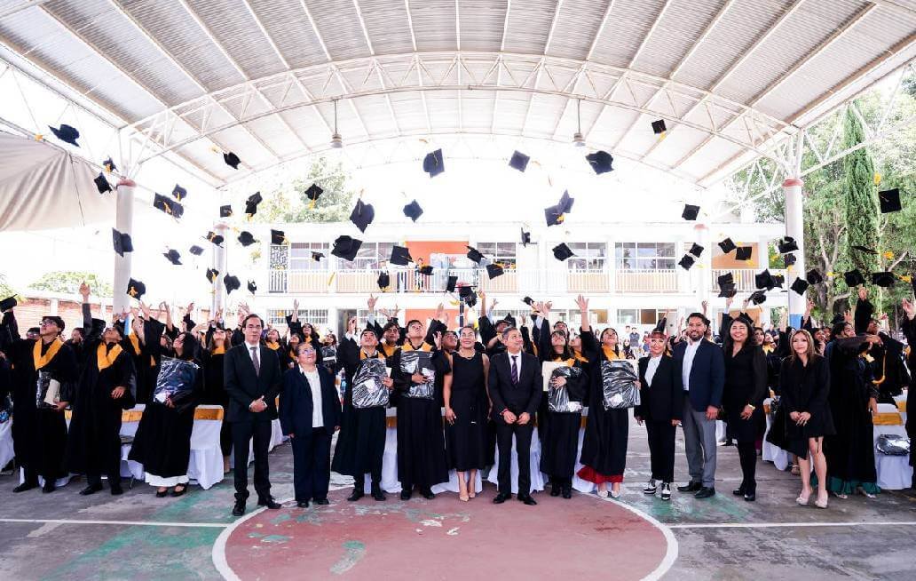Presidenta de San Andrés Cholula acompaña a estudiantes en la culminación de su ciclo escolar Presidenta de San Andrés Cholula acompaña a estudiantes