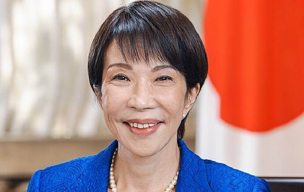 Primera Ministra de Japón llama a trabaja en exceso