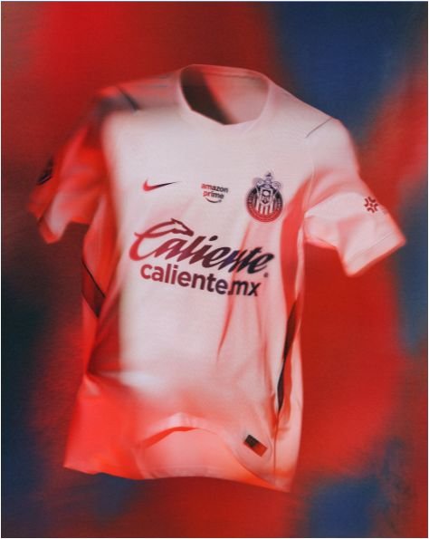 Chivas presenta su nuevo uniforme para el Apertura 2026